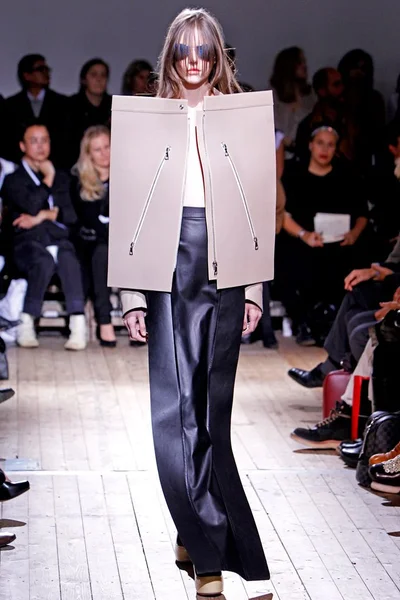 Look 19
